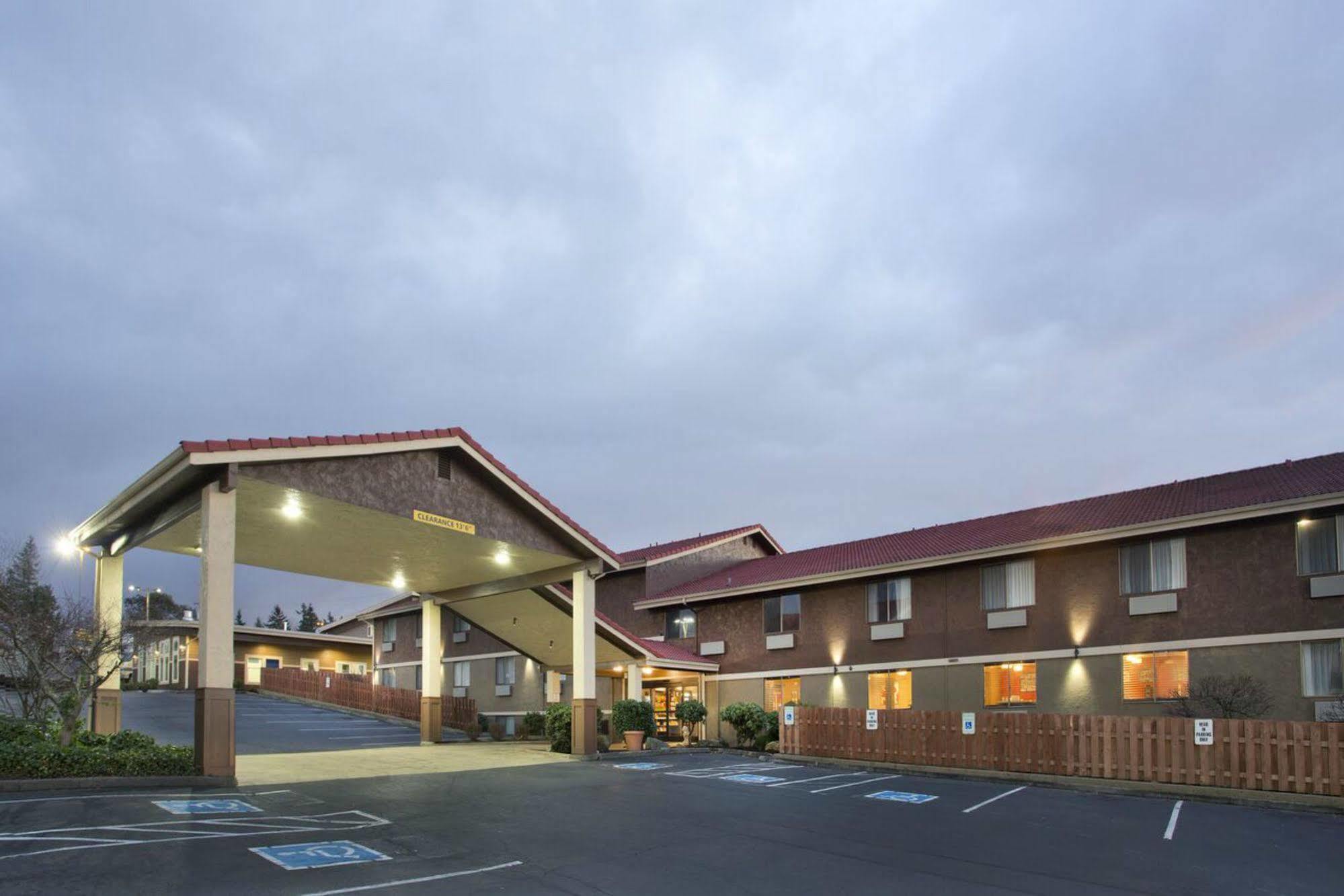 Red Lion Inn And Suites Federal Way Exterior foto